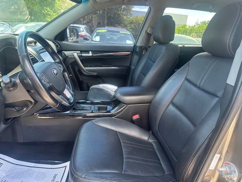 Used 2014 Kia Sorento LX w/ Touring Package (LX) image 9
