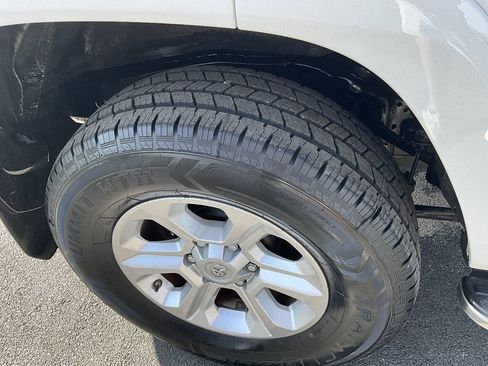 Used 2018 Toyota 4Runner SR5 Premium AWD/4WD image 19