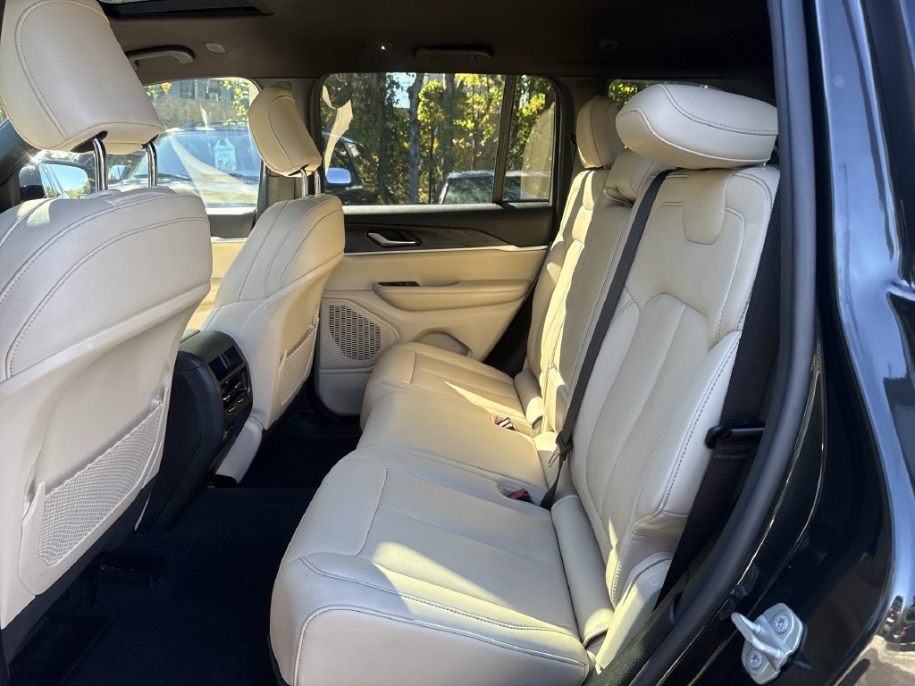 Used 2023 Jeep Grand Cherokee Limited AWD/4WD image 25