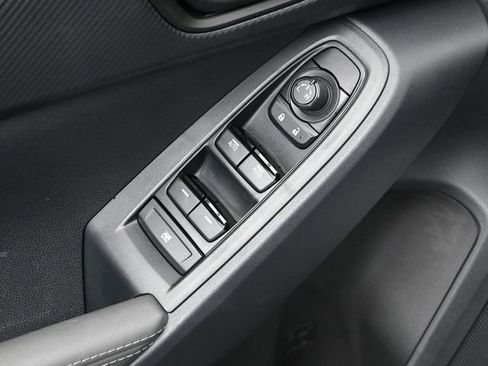 Used 2025 Subaru Crosstrek 2.0i Premium image 18