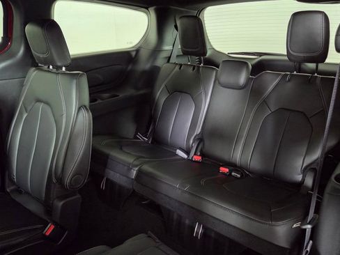 New 2026 Chrysler Pacifica Select image 31