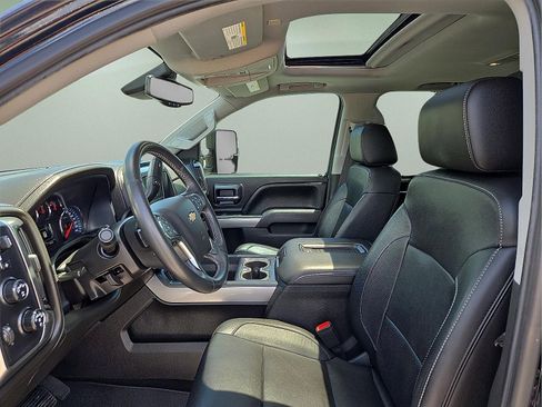 Used 2018 Chevrolet Silverado 1500 LTZ Z71 w/ LTZ Plus Package AWD/4WD image 13