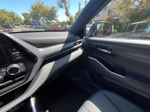 Used 2025 Toyota Highlander XSE AWD/4WD image 38