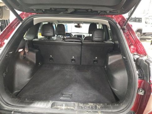 Used 2019 Jeep Cherokee Latitude Plus w/ Comfort/Convenience Group image 11