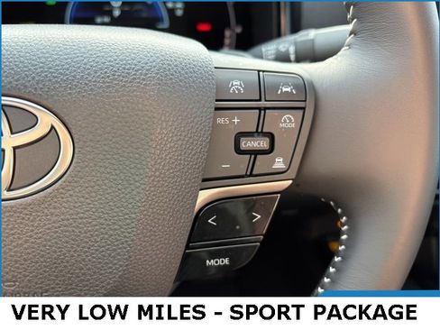 Used 2025 Toyota Camry SE w/ Convenience Package image 9