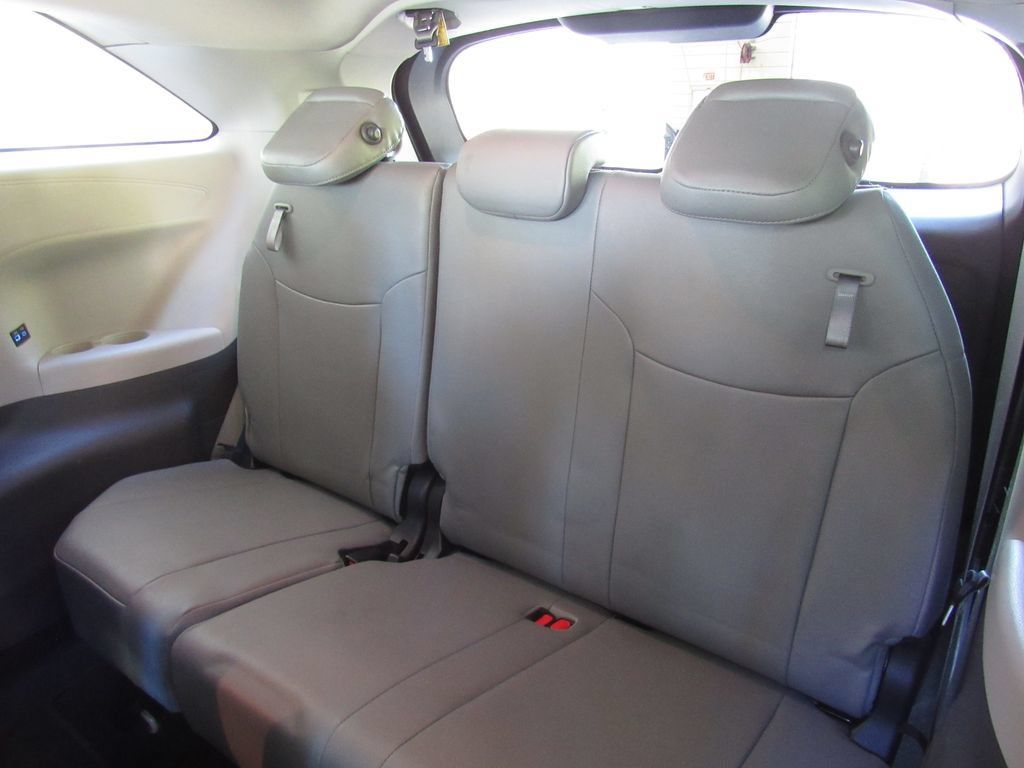 Certified 2024 Toyota Sienna XLE FWD image 17