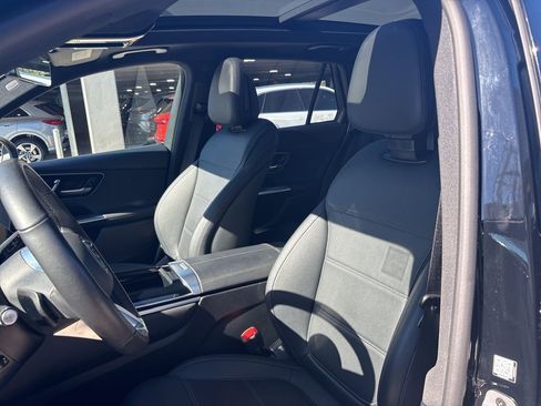 Used 2025 Mercedes-Benz GLC 300 4MATIC image 13