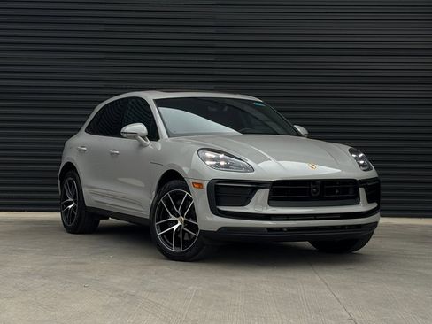 Certified 2025 Porsche Macan image 9