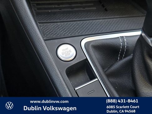Used 2025 Volkswagen Jetta SE w/ Sunroof Package FWD image 19