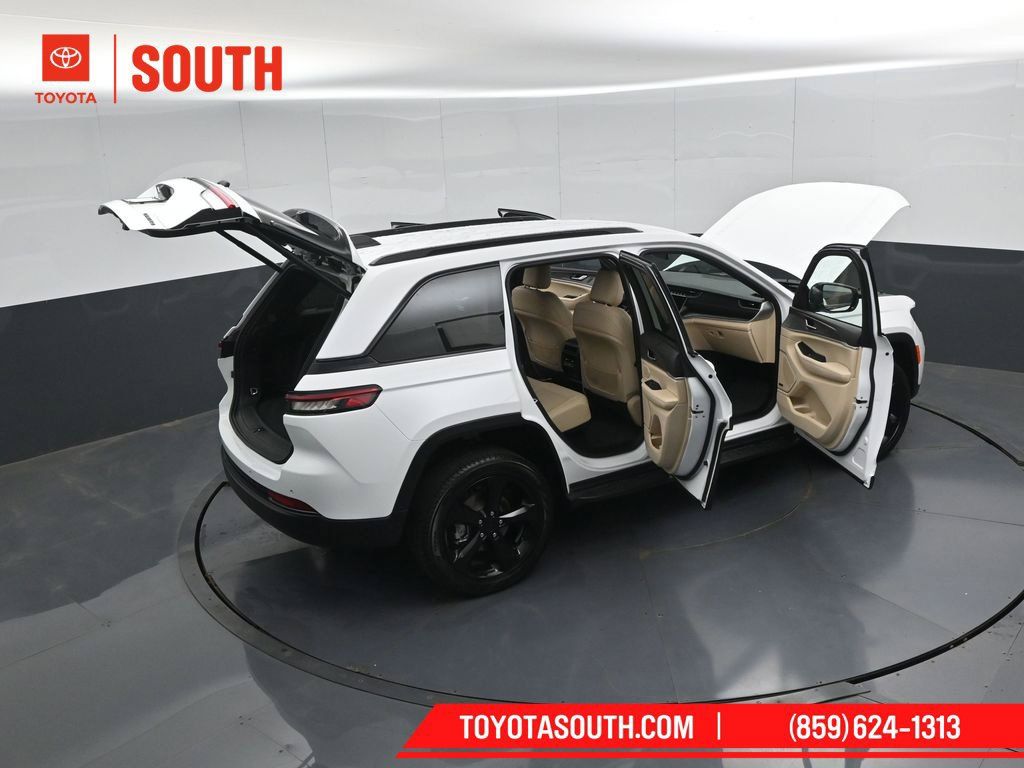 Used 2023 Jeep Grand Cherokee Limited w/ Luxury Tech Group II AWD/4WD image 58