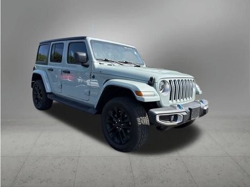Used 2023 Jeep Wrangler Unlimited Sahara w/ Cold Weather Group AWD/4WD image 2