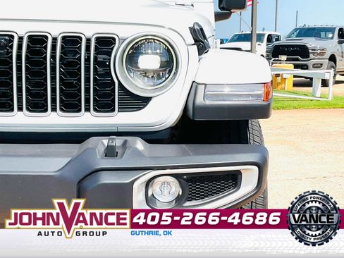 Used 2025 Jeep Wrangler Sahara w/ Technology Group image 4