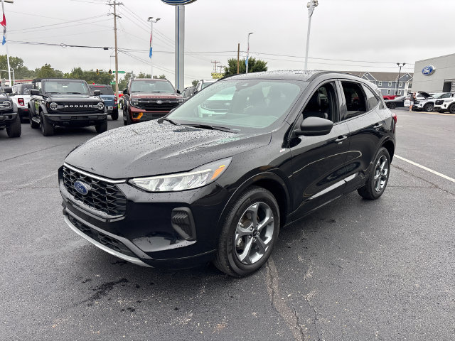 Certified 2024 Ford Escape ST-Line w/ Tech Pack #1 AWD/4WD image 3
