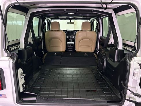 Used 2018 Jeep Wrangler Unlimited Sahara image 12