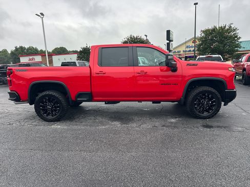 Used 2025 Chevrolet Silverado 2500 LT w/ Trail Boss Package AWD/4WD image 9