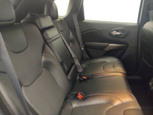 Used 2019 Jeep Cherokee Limited FWD image 19