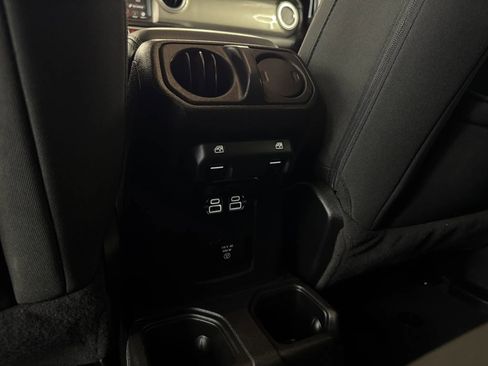 Used 2023 Jeep Gladiator Overland AWD/4WD image 18