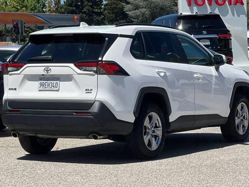 Used 2025 Toyota RAV4 XLE AWD/4WD image 3