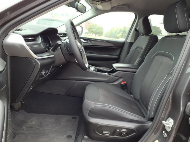 Used 2023 Jeep Grand Cherokee L Laredo w/ Luxury Tech Group I AWD/4WD image 17