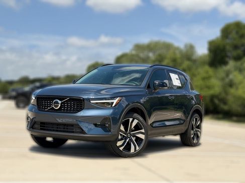New 2026 Volvo XC40 B5 Plus w/ Climate Package AWD/4WD image 2
