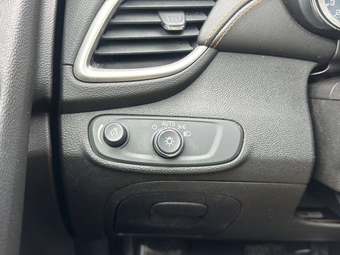 Used 2018 Chevrolet Trax LT w/ LT Convenience Package image 27