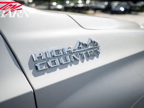 Used 2023 Chevrolet Suburban High Country AWD/4WD image 7