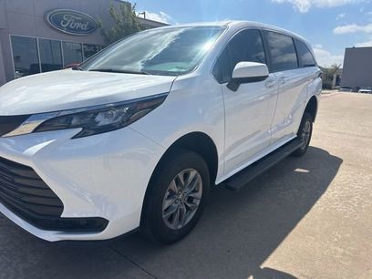 Used 2025 Toyota Sienna LE