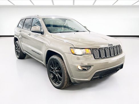 Used 2020 Jeep Grand Cherokee Altitude AWD/4WD image 3
