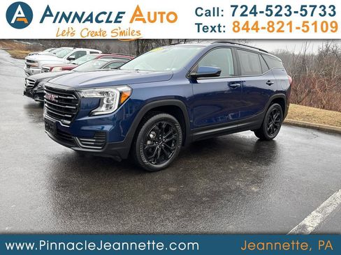 Used 2022 GMC Terrain SLE image 1