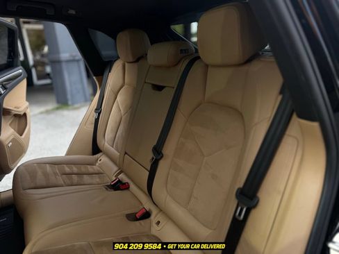 Used 2018 Porsche Macan AWD/4WD image 27