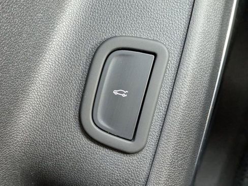 Used 2025 GMC Acadia Elevation FWD image 19