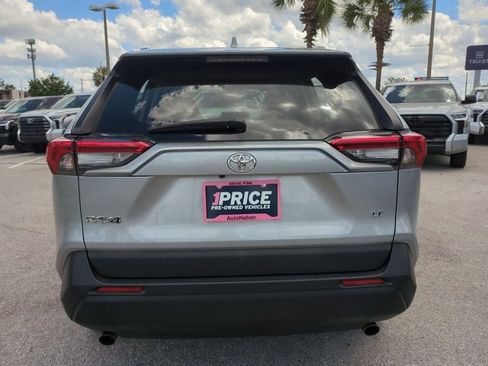 Used 2021 Toyota RAV4 LE image 7