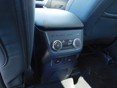 Used 2026 Ford Explorer Active w/ Active Comfort Package RWD image 18
