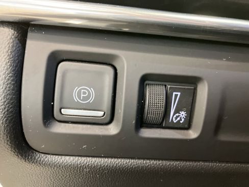 Used 2021 Cadillac XT4 Premium Luxury image 16