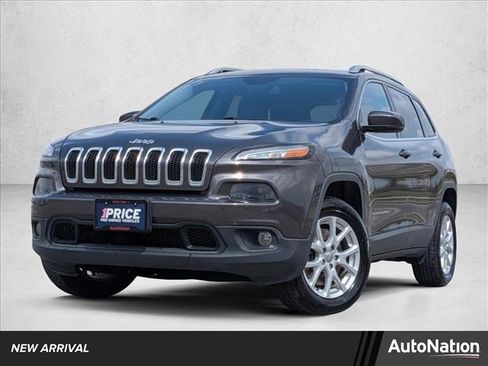 Used 2018 Jeep Cherokee Latitude Plus w/ Comfort/Convenience Group image 1