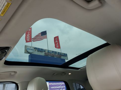 Used 2018 Land Rover Range Rover Velar S image 15