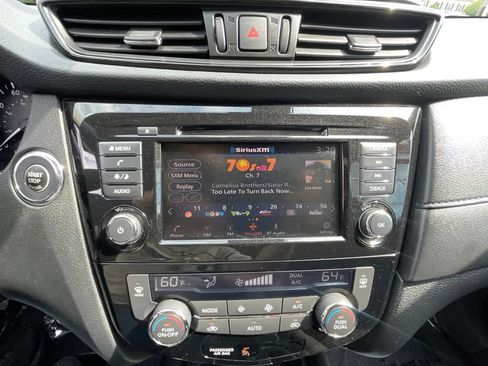 Used 2019 Nissan Rogue SV AWD/4WD image 14