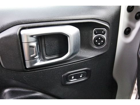 Used 2018 Jeep Wrangler Unlimited Sport S AWD/4WD image 21