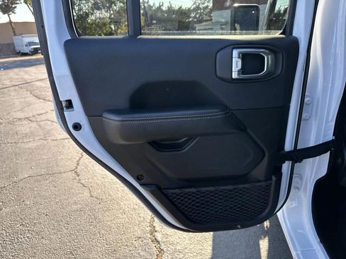 Used 2024 Jeep Wrangler Sahara image 23