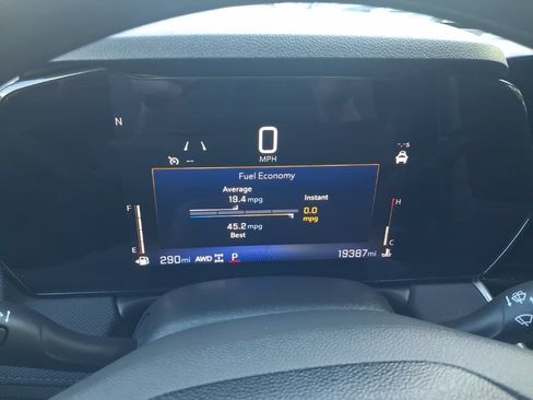 Used 2025 Chevrolet TrailBlazer LT AWD/4WD image 2