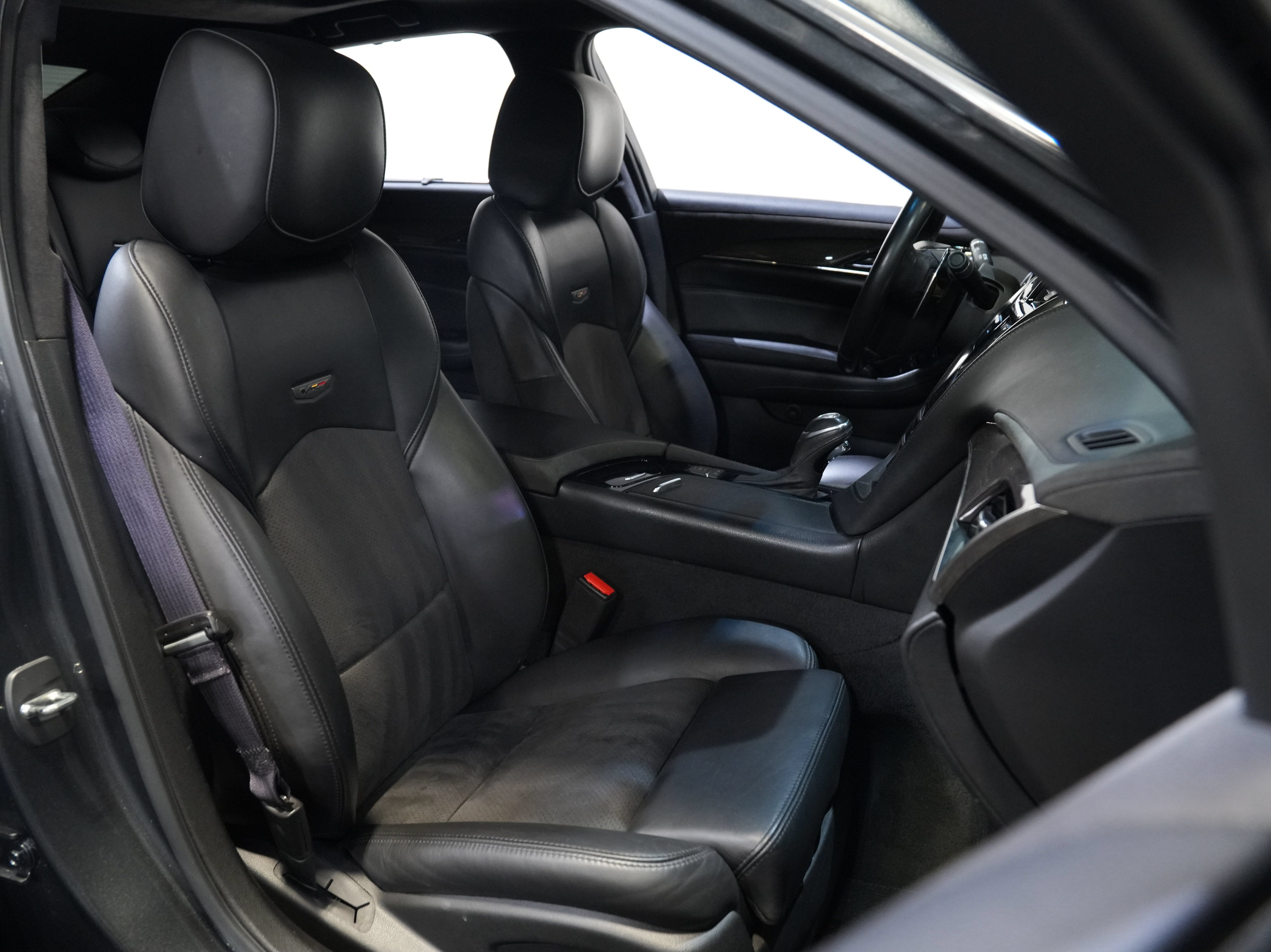 Used 2016 Cadillac CTS V w/ Luxury Package RWD image 34