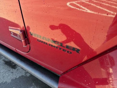 Used 2012 Jeep Wrangler Unlimited Sahara image 5