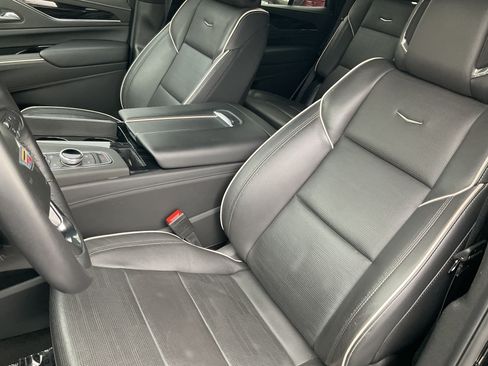 Used 2024 Cadillac Escalade Sport AWD/4WD image 32