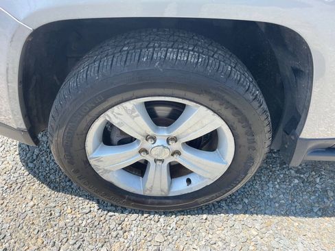 Used 2017 Jeep Compass Latitude AWD/4WD image 28