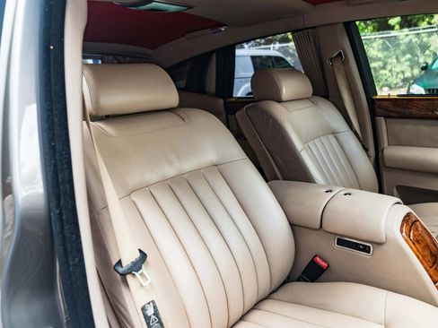 Used 2004 Rolls-Royce Phantom Sedan RWD image 38