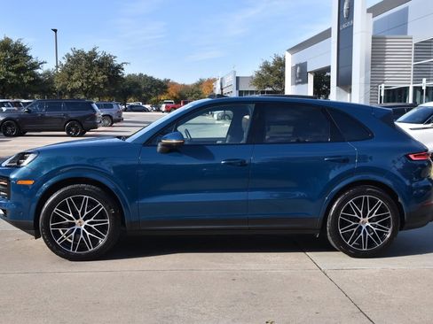 Used 2025 Porsche Cayenne Base image 12