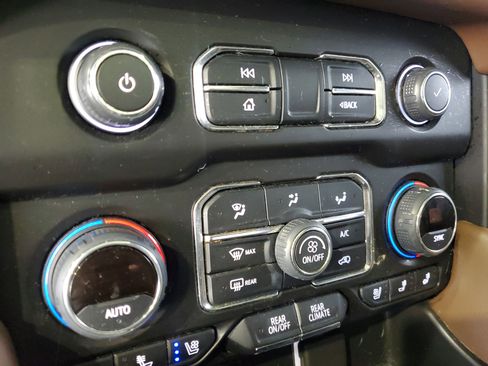 Used 2022 Chevrolet Tahoe High Country RWD image 27