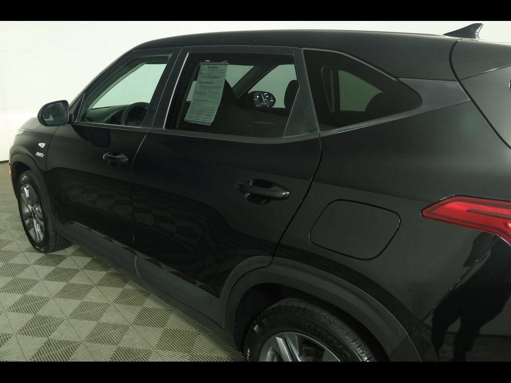 Used 2023 Kia Seltos LX AWD/4WD image 15