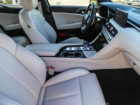 Used 2025 Genesis G70 2.5T RWD image 18
