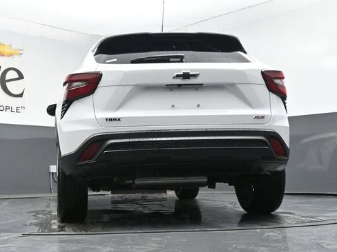 New 2026 Chevrolet Trax RS w/ Sunroof Package FWD image 32